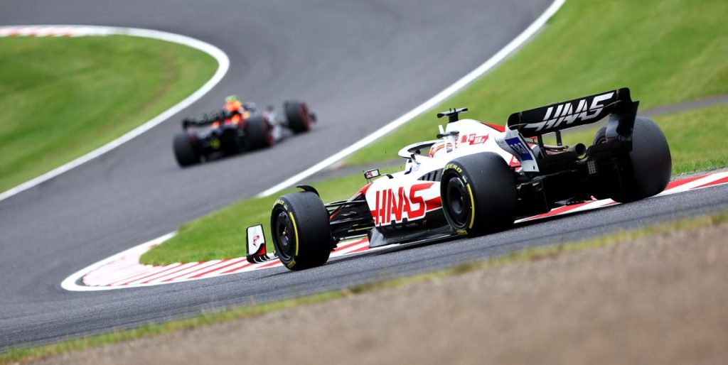Khúc cua 18 f1 car performance 1665774443 1024x514 1